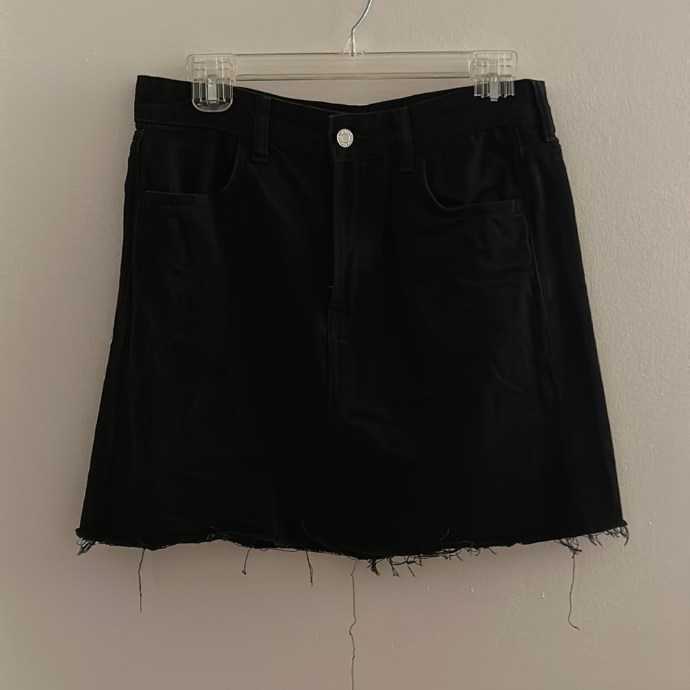 Black mini skirt, jean